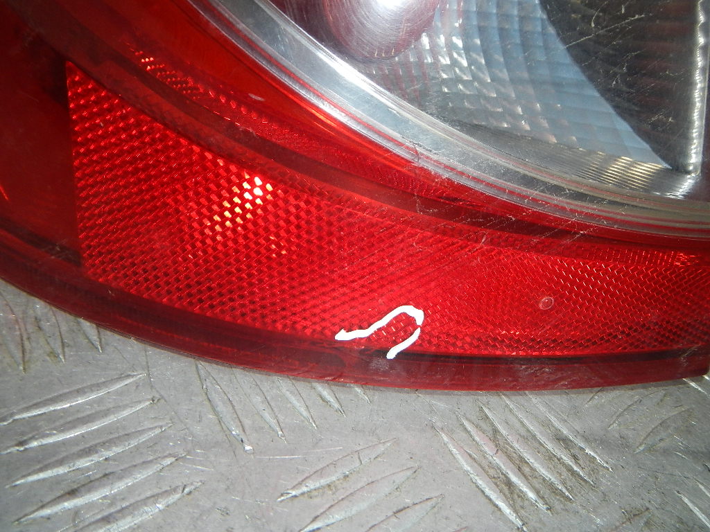 Фонарь задний левый