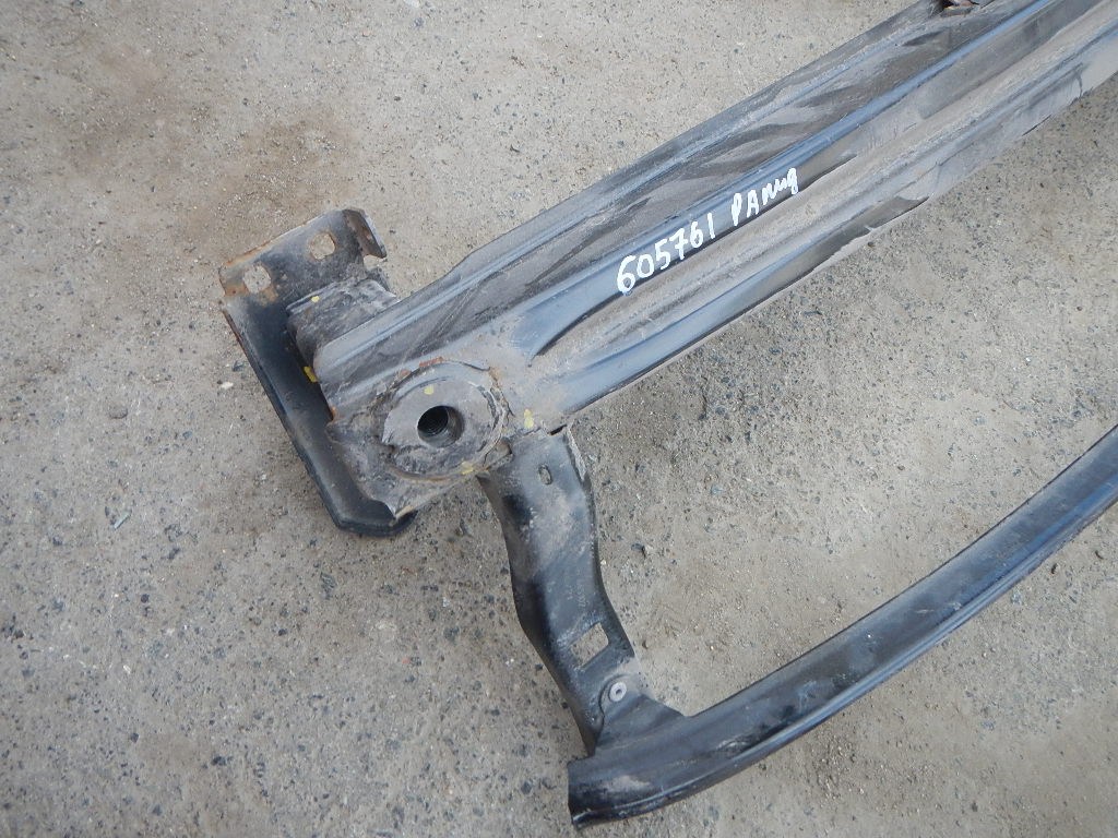 Усилитель переднего бампера