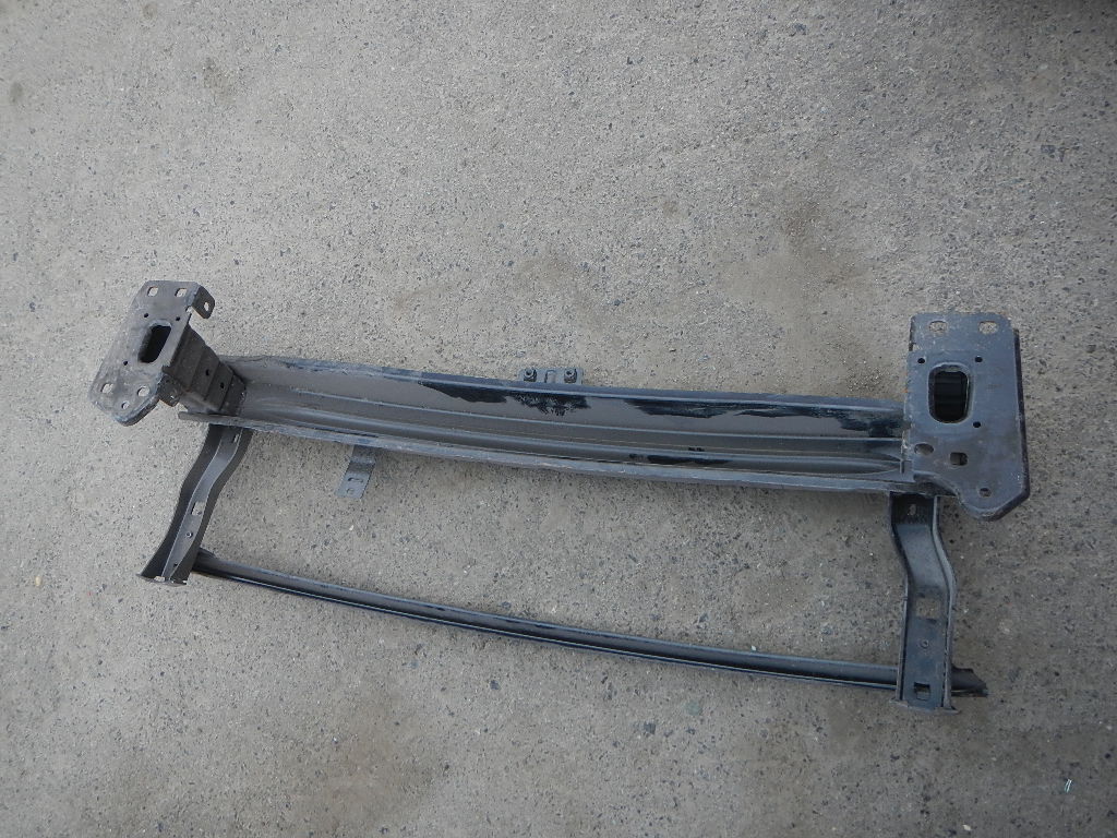 Усилитель переднего бампера