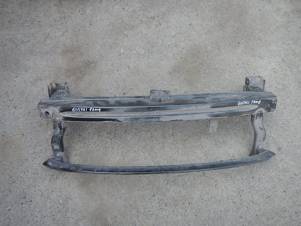 Усилитель переднего бампера