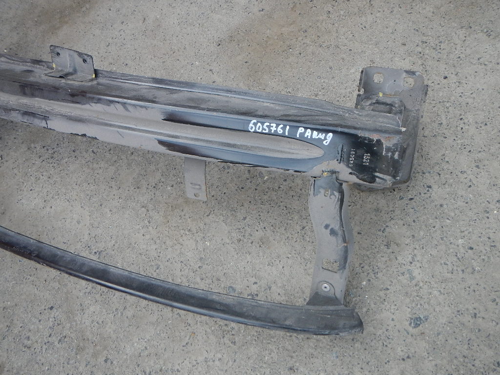 Усилитель переднего бампера