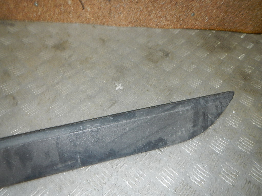 Молдинг задней левой двери