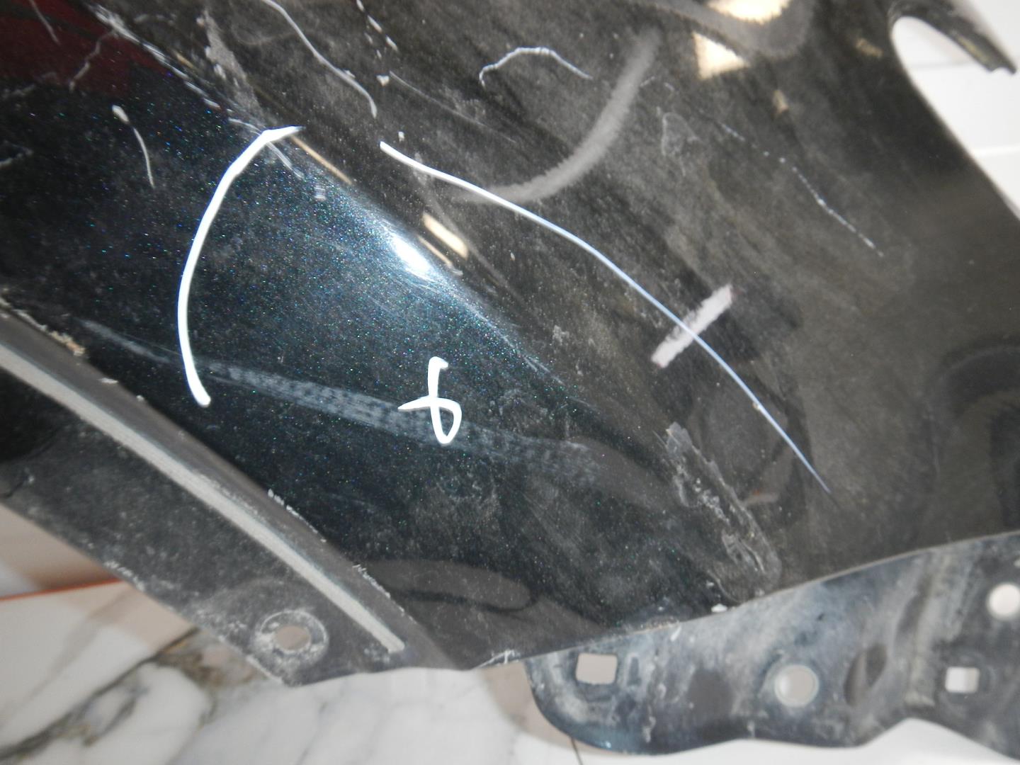 Крыло переднее правое