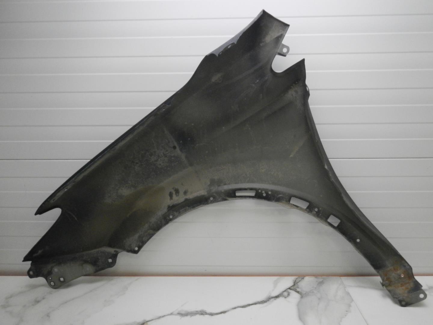 Крыло переднее правое