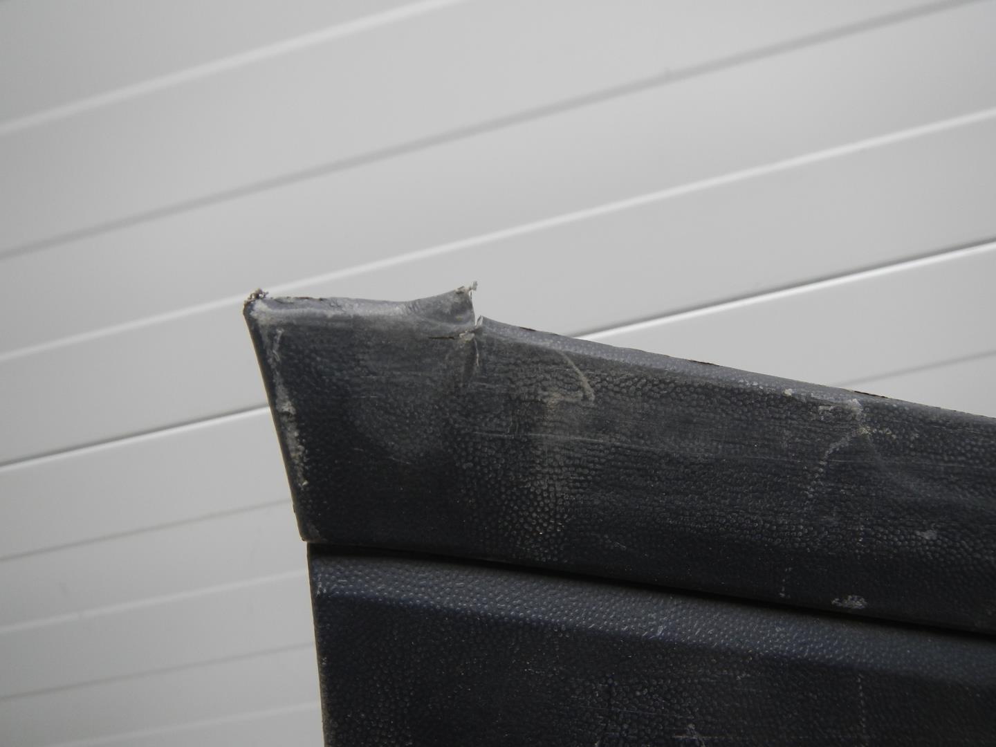 Молдинг задней правой двери