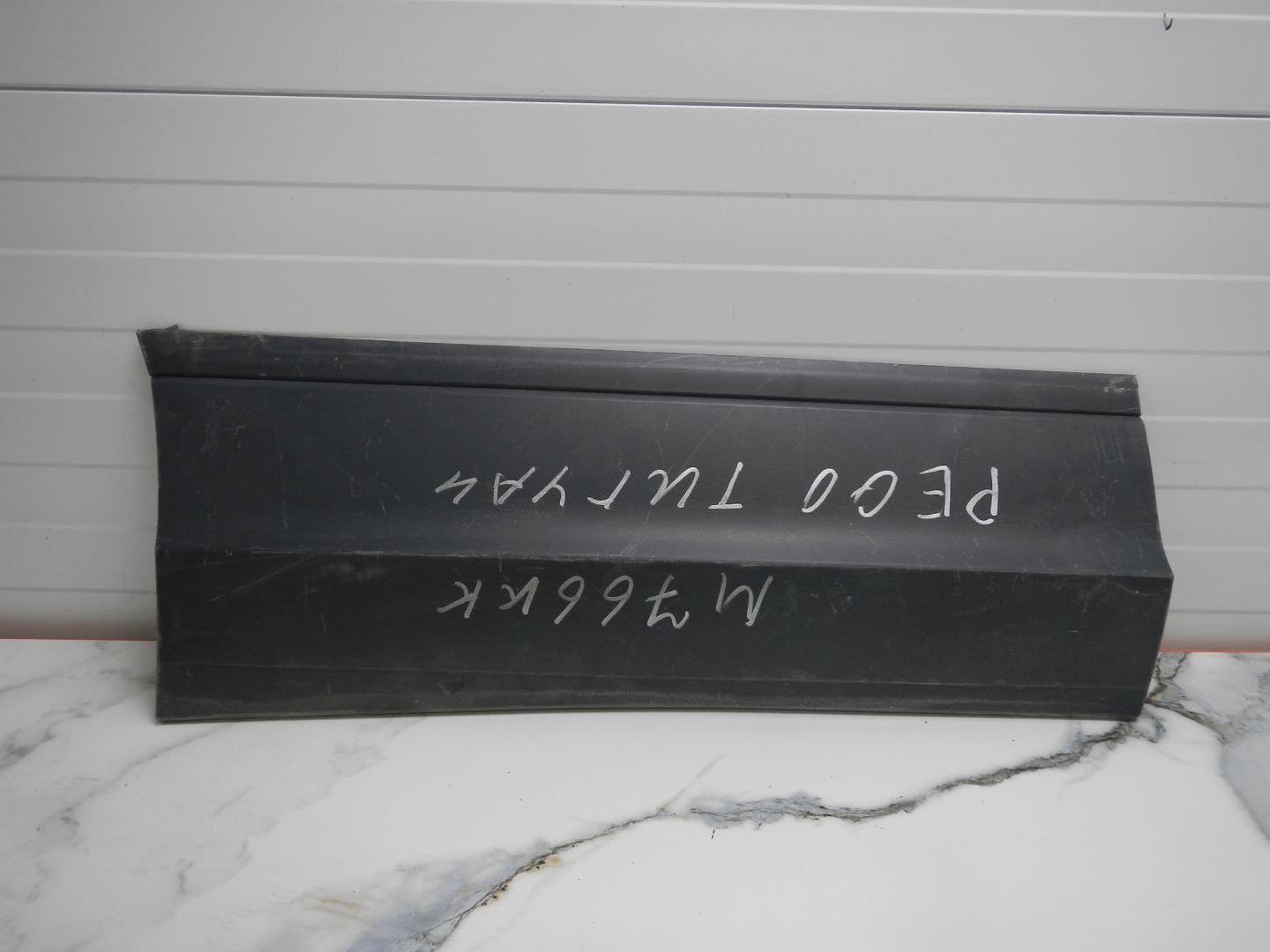 Молдинг задней правой двери