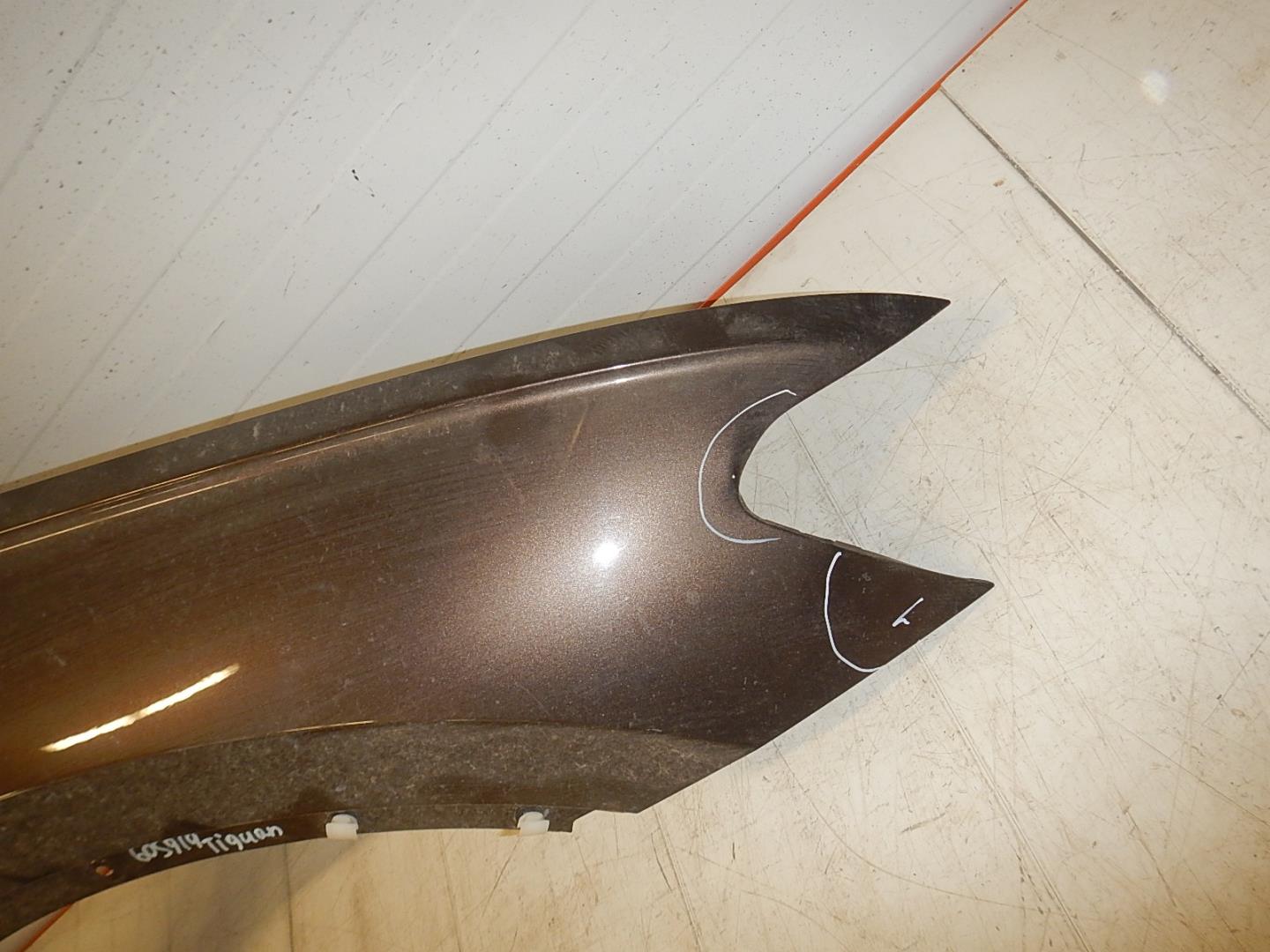 Крыло переднее правое