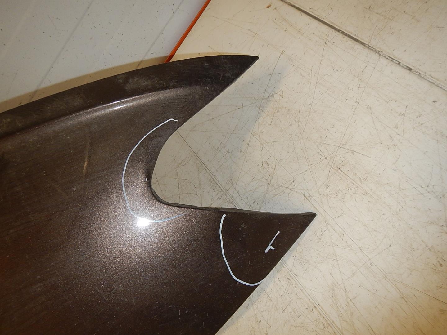 Крыло переднее правое