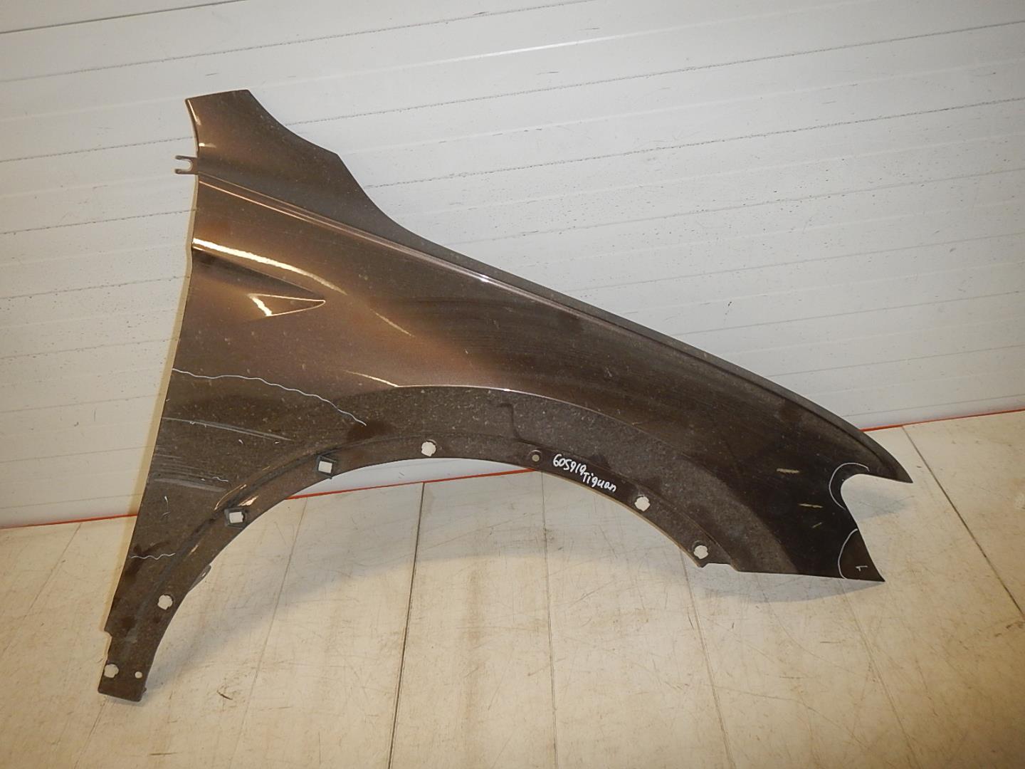 Крыло переднее правое