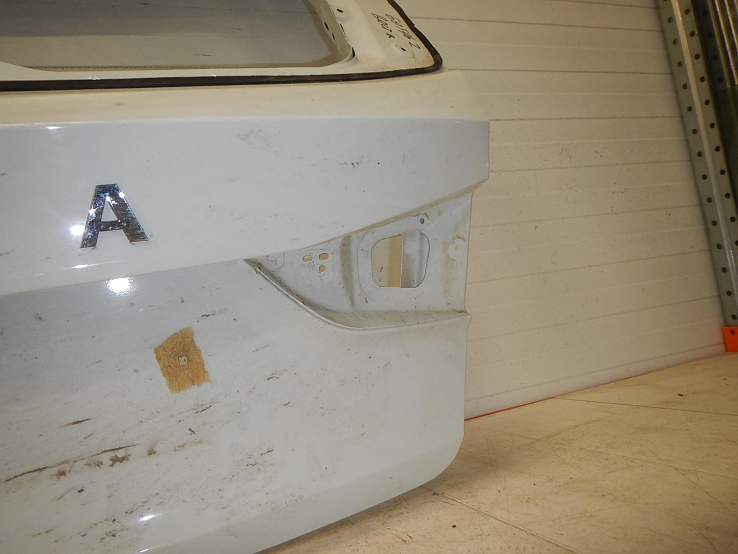 Дверь багажника