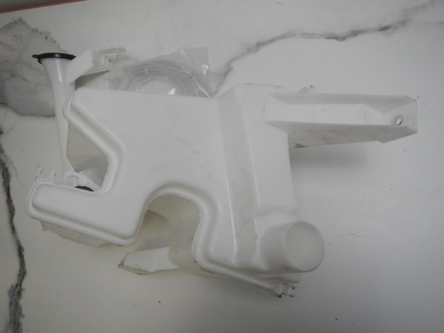 Бачок омывателя лобового стекла