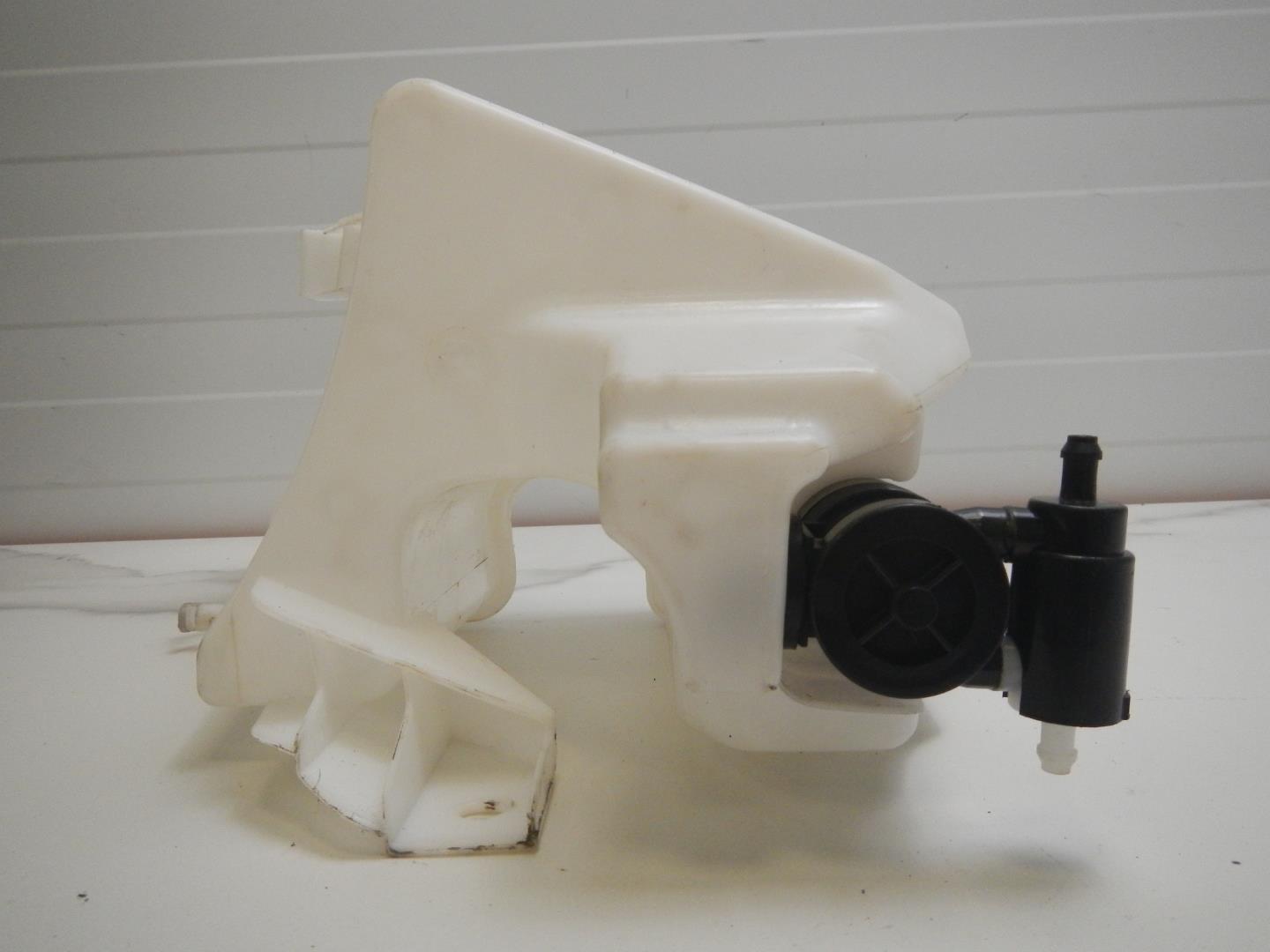 Бачок омывателя лобового стекла