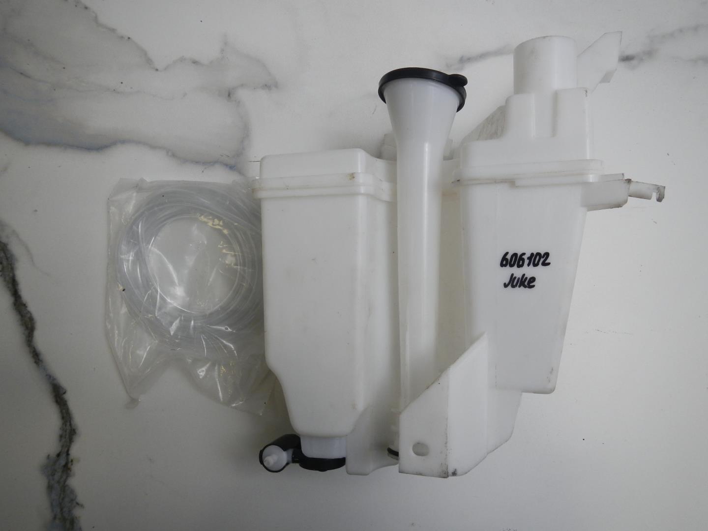 Бачок омывателя лобового стекла