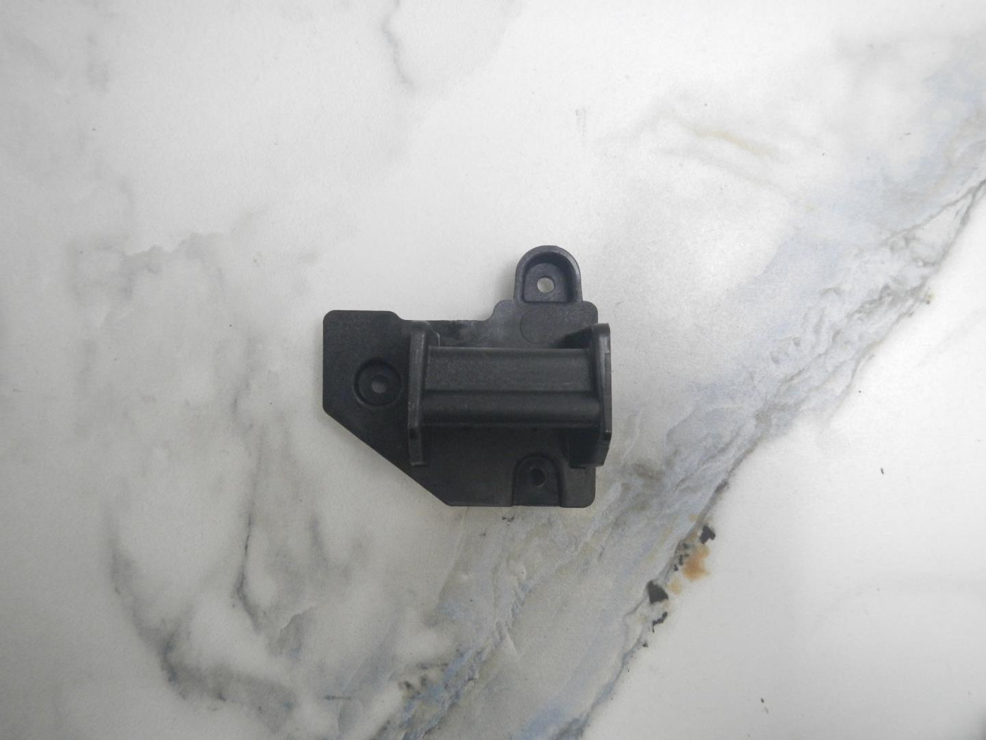 Кронштейн фар левый