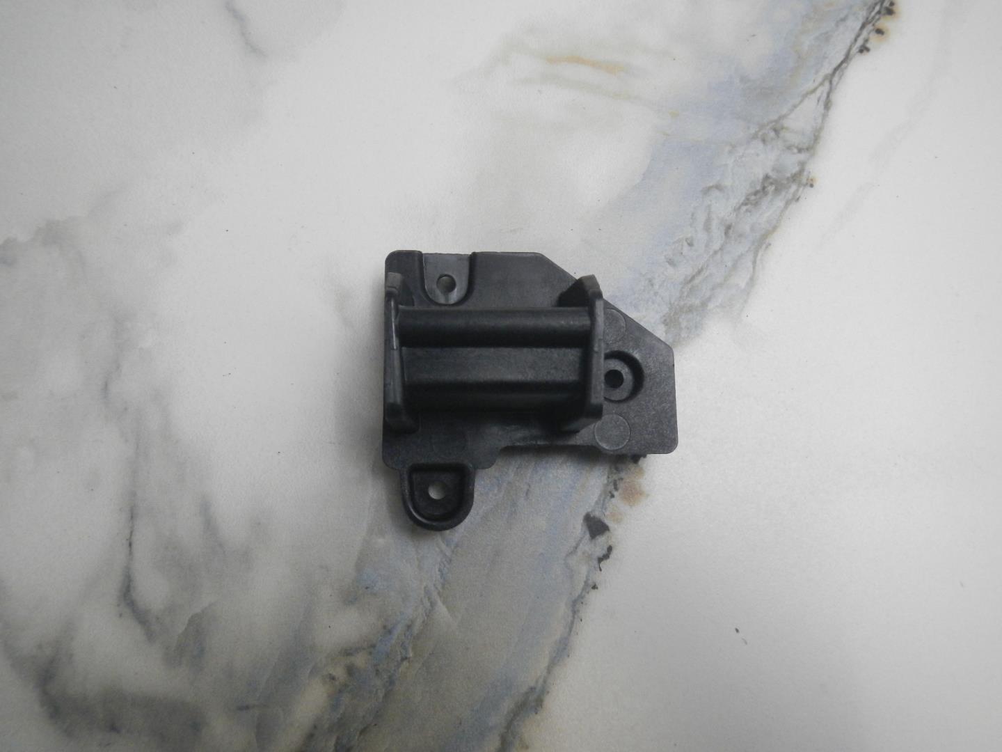 Кронштейн фар левый