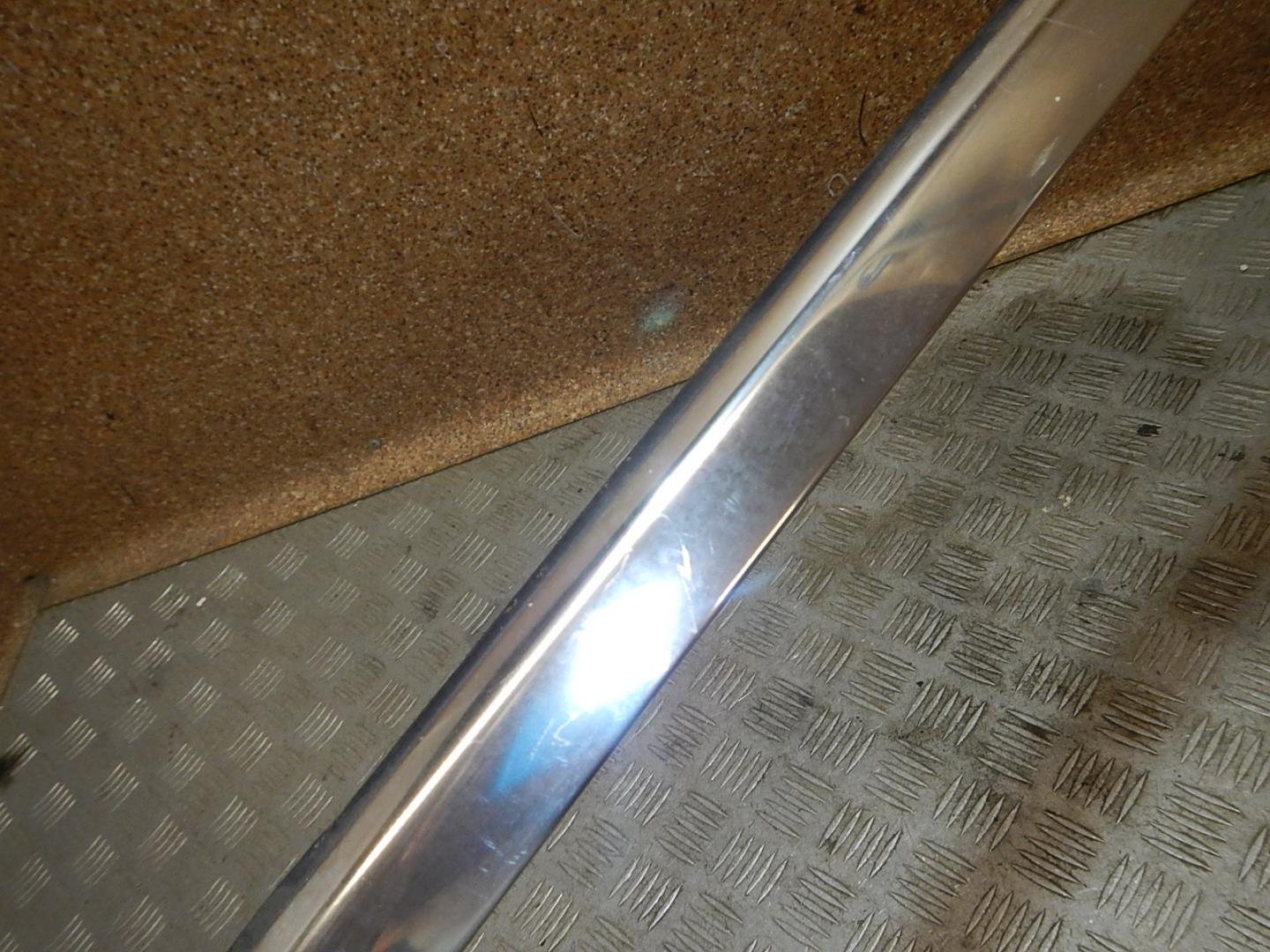 Накладка стекла заднего правого