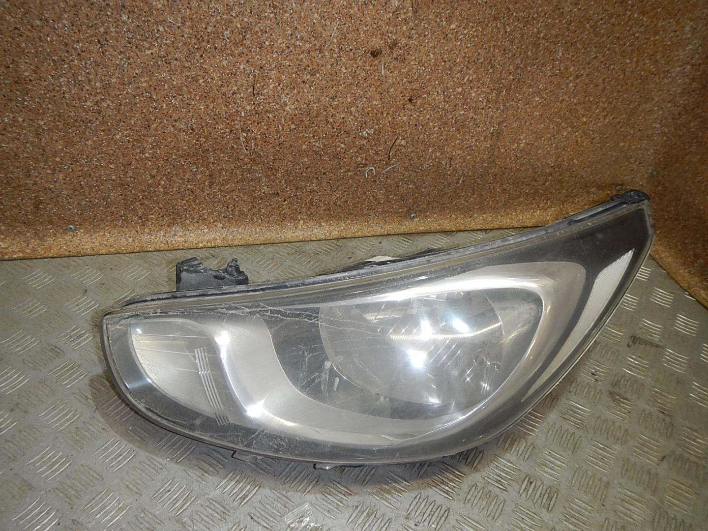 Фара левая