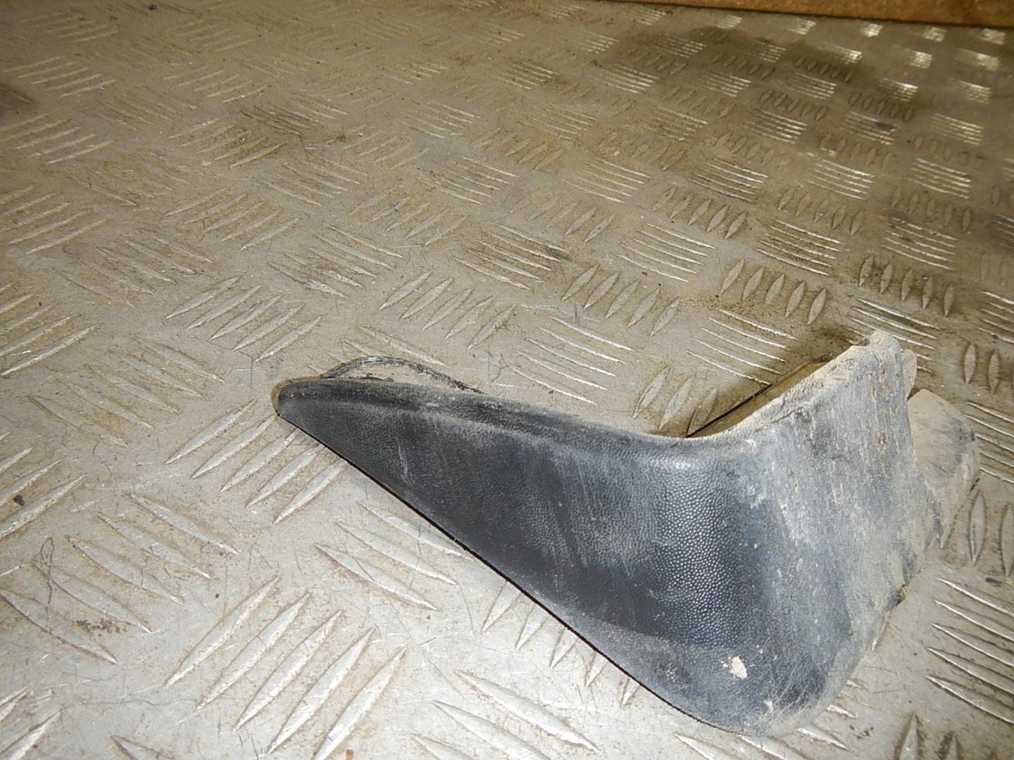 Брызговик задний левый