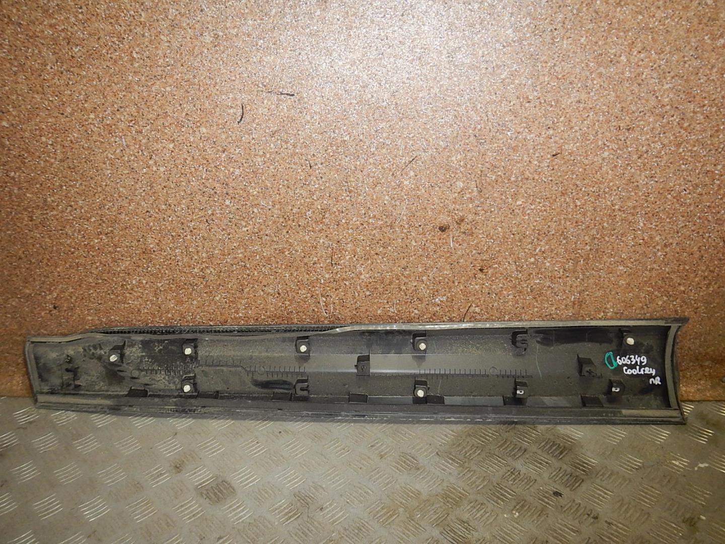 Молдинг передней правой двери