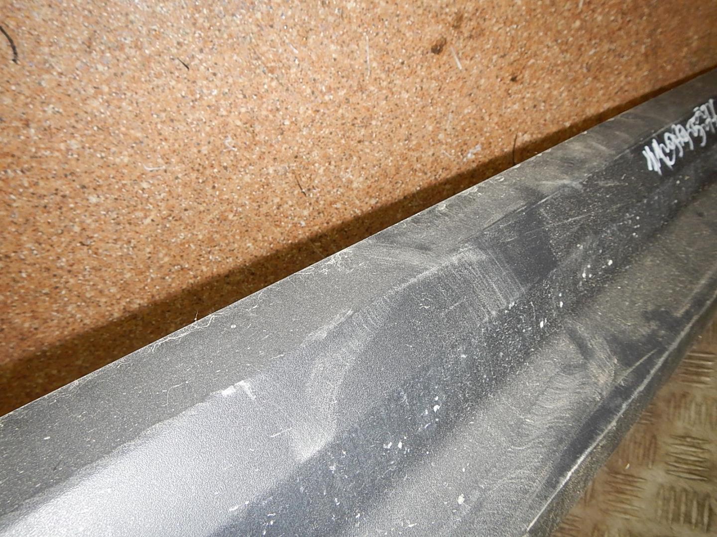 Молдинг передней правой двери