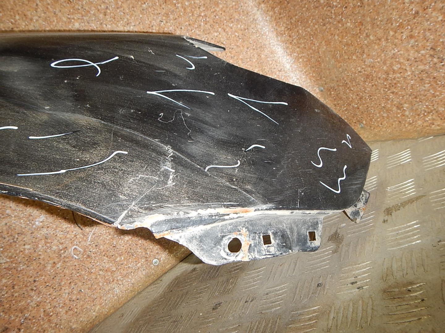 Крыло переднее правое