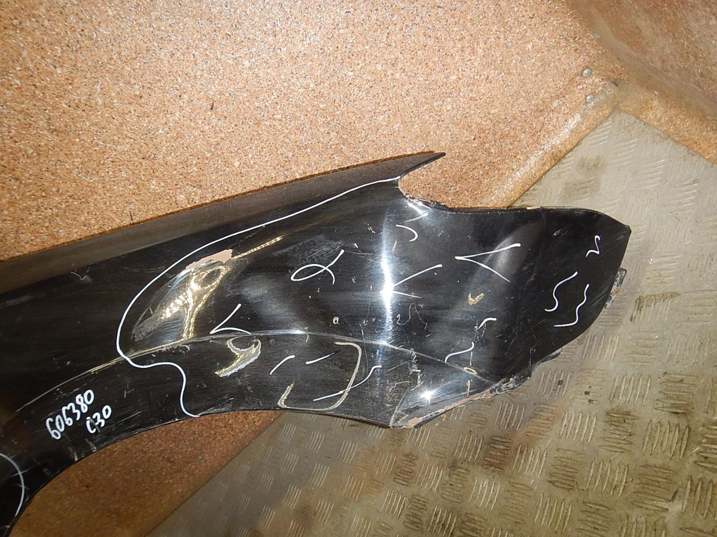 Крыло переднее правое