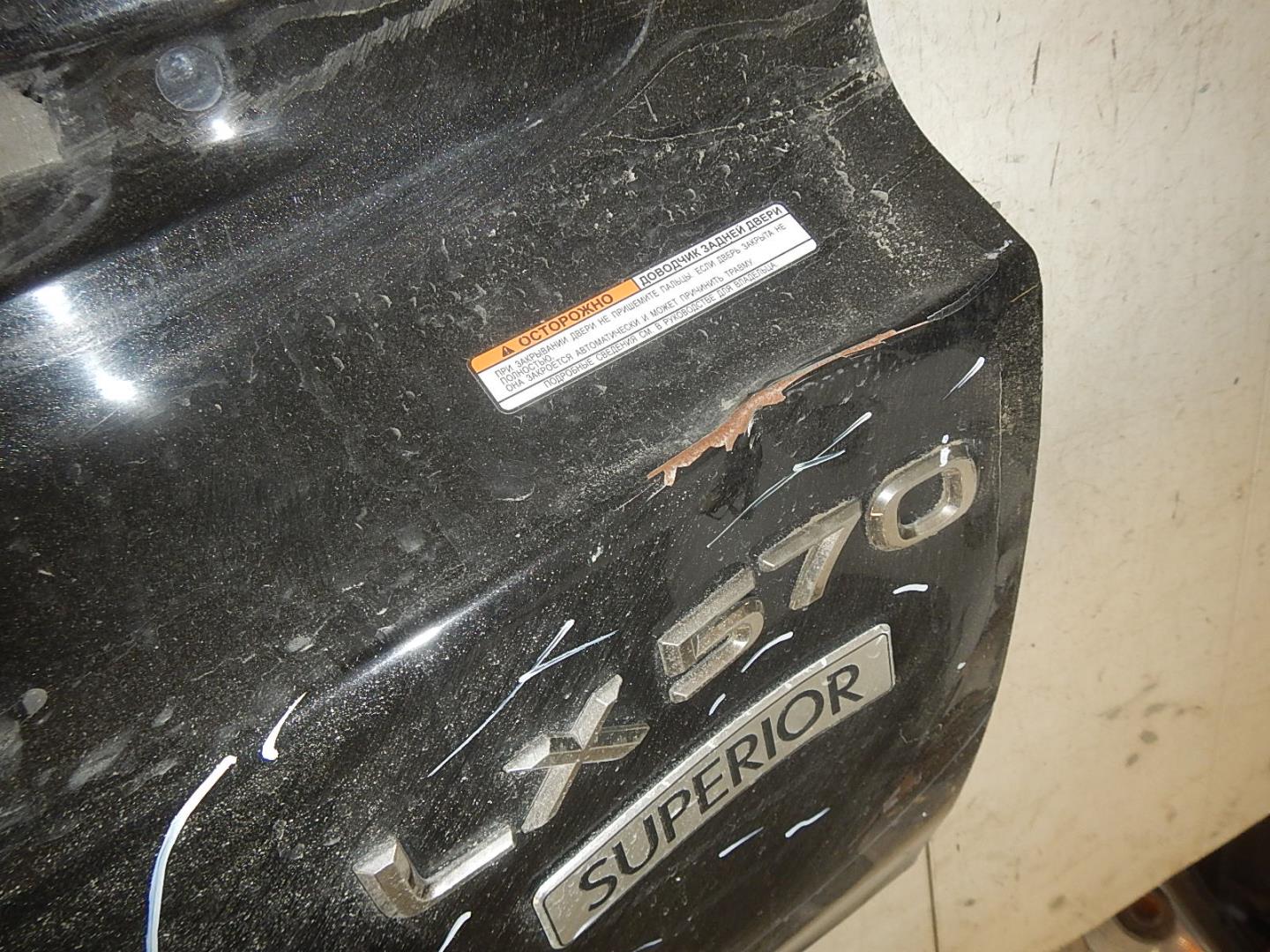 Дверь багажника