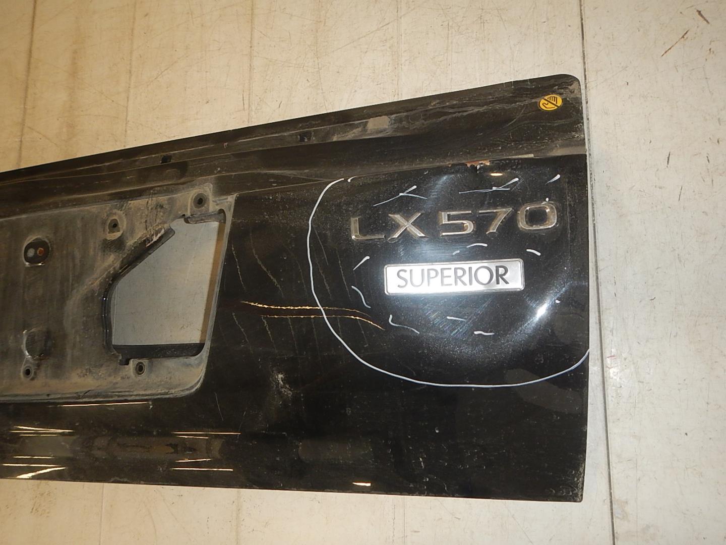 Дверь багажника