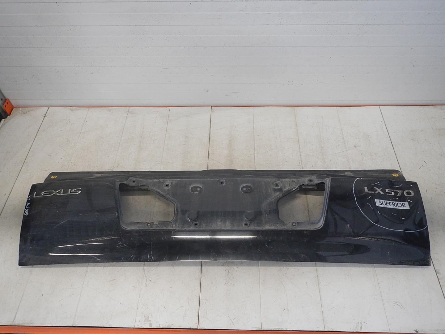 Дверь багажника