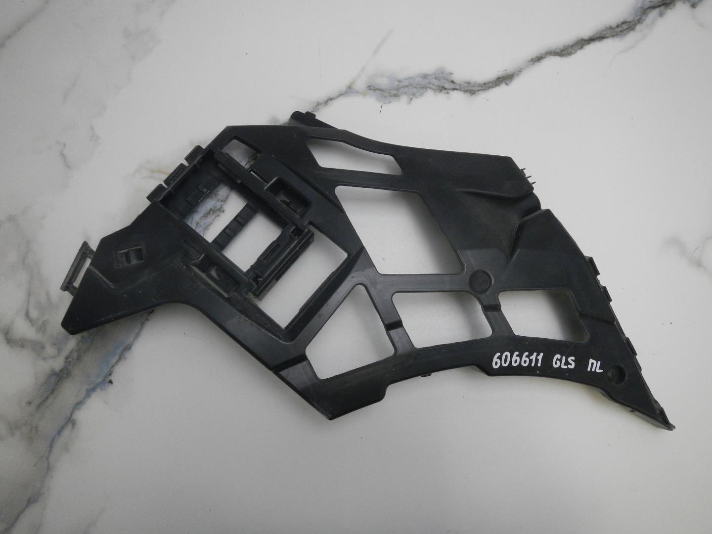 Кронштейн переднего бампера левый