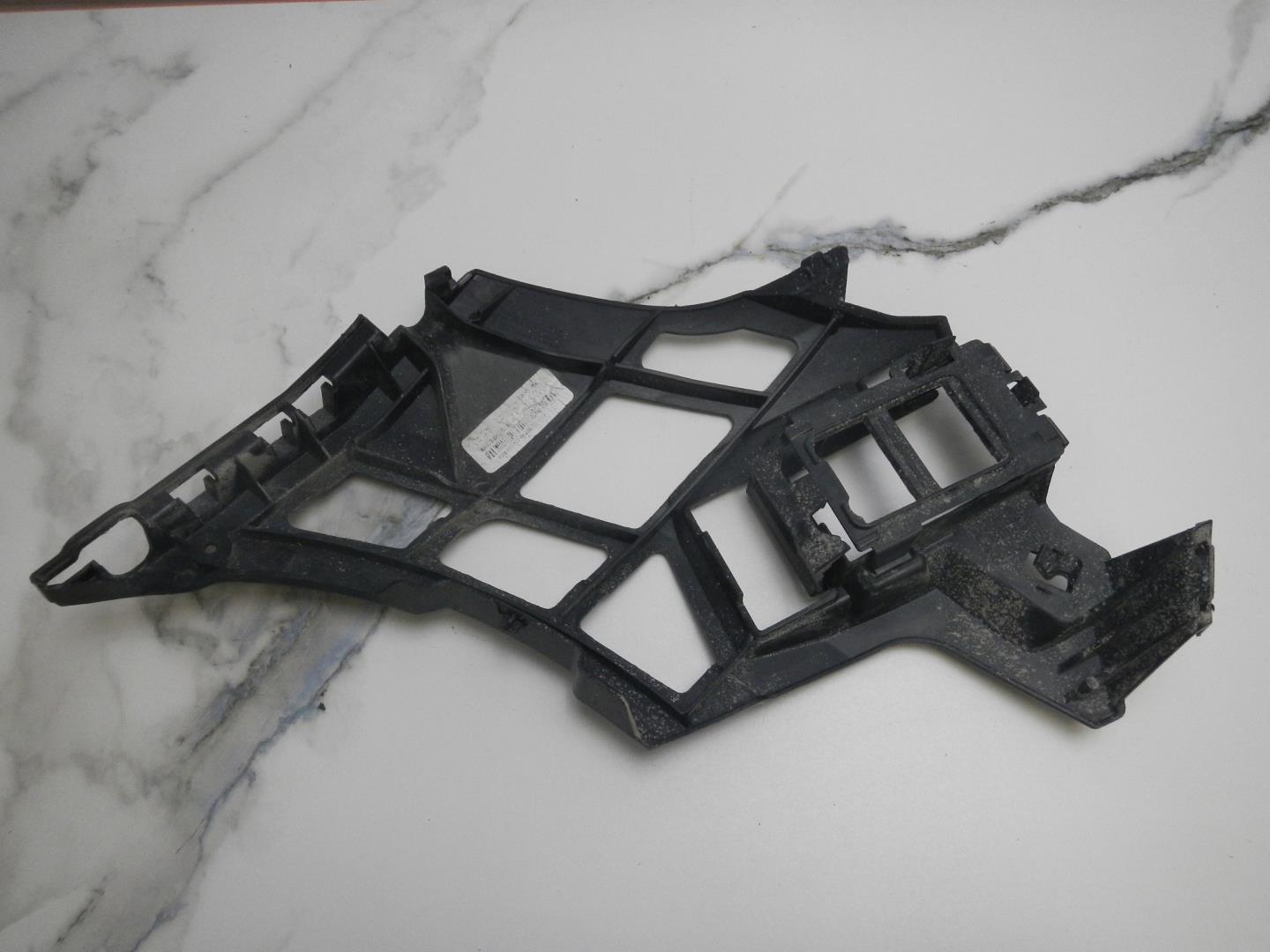 Кронштейн переднего бампера левый