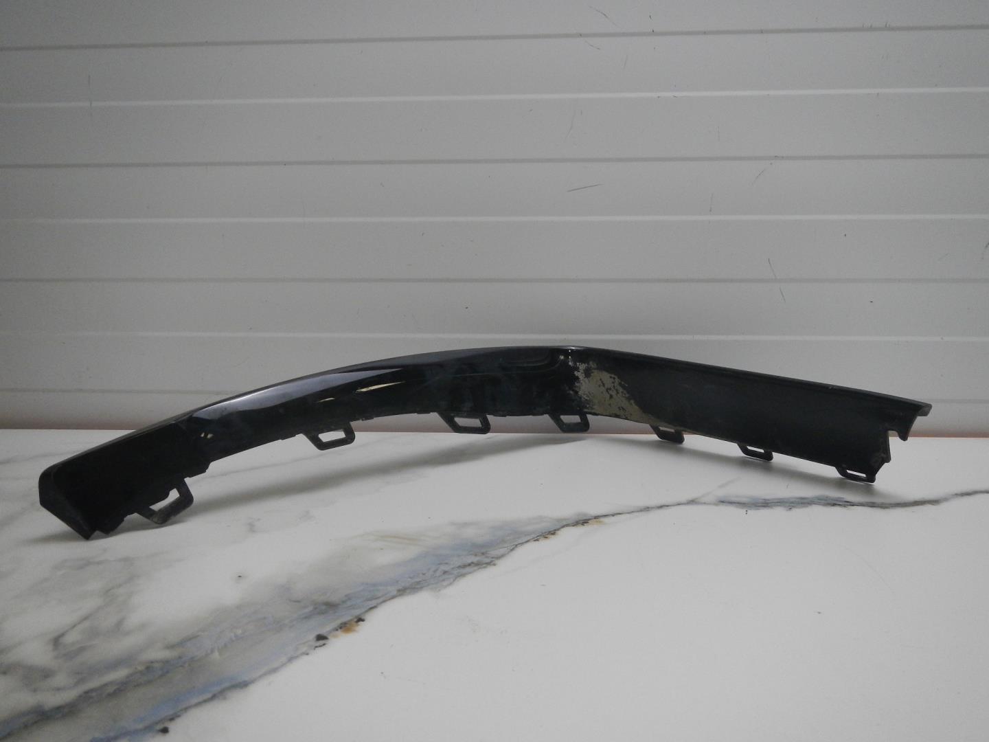 Молдинг переднего бампера левый