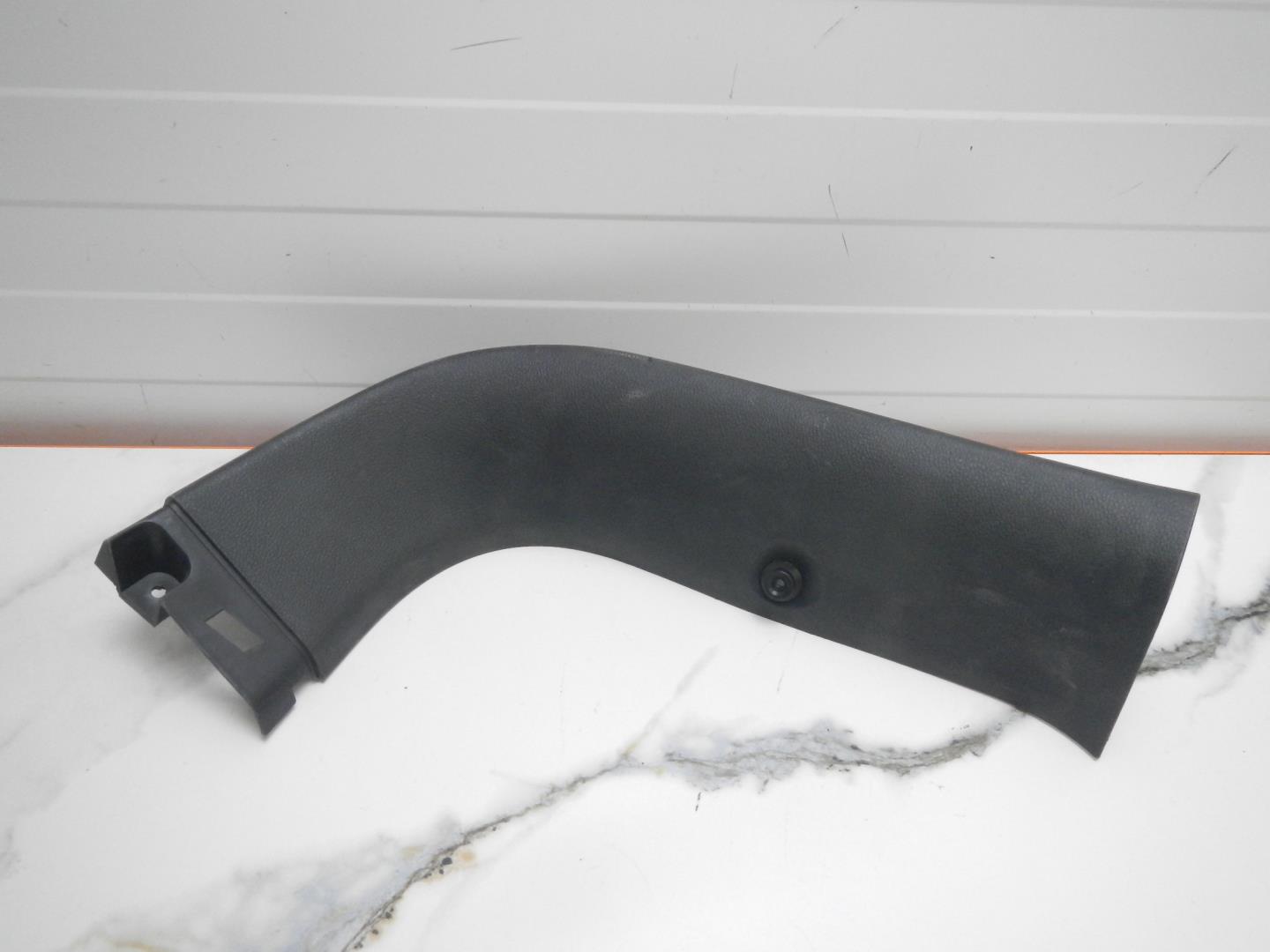 Обшивка двери багажника