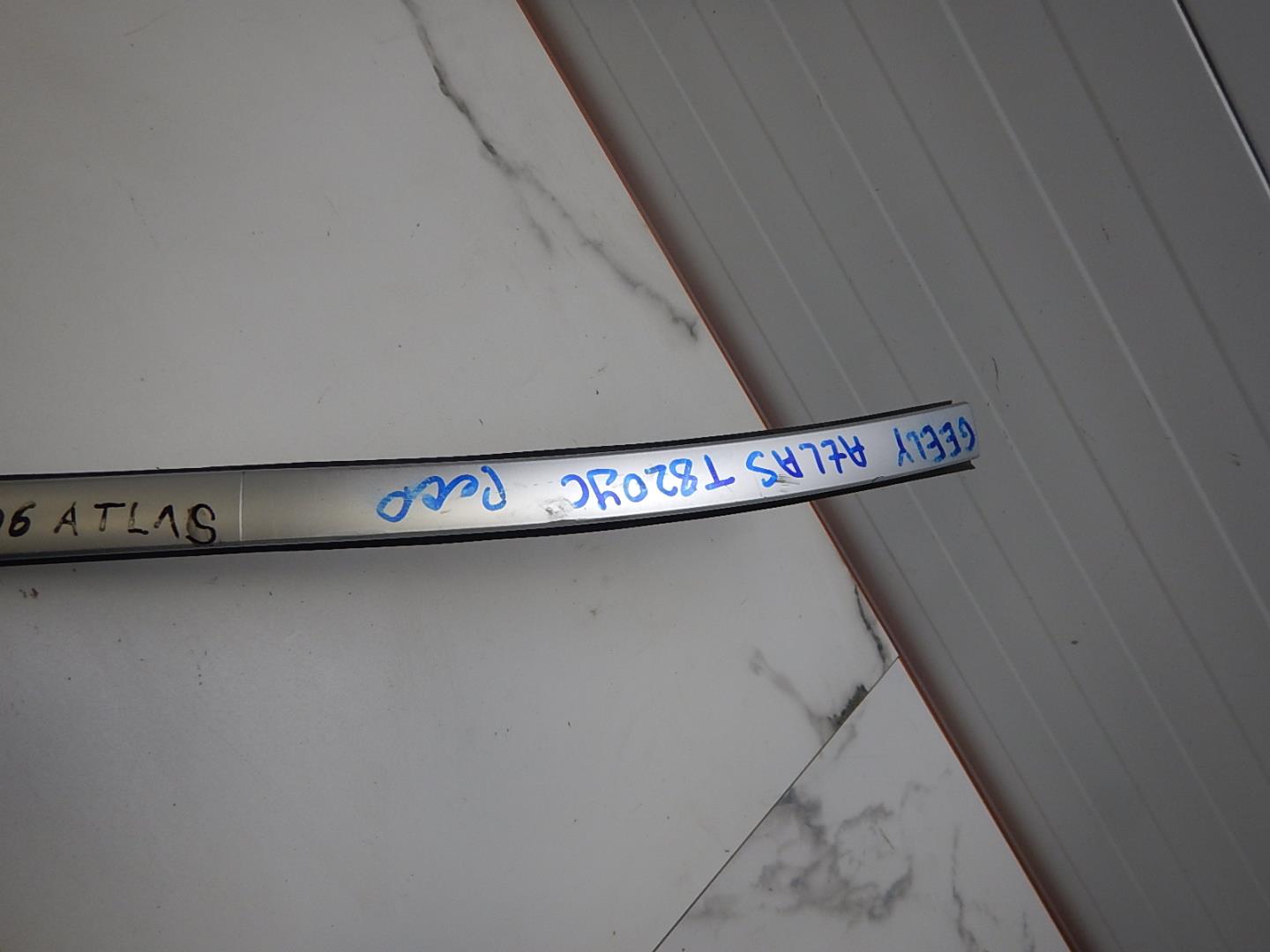 Рейлинг (релинг) левый (планка на крышу)