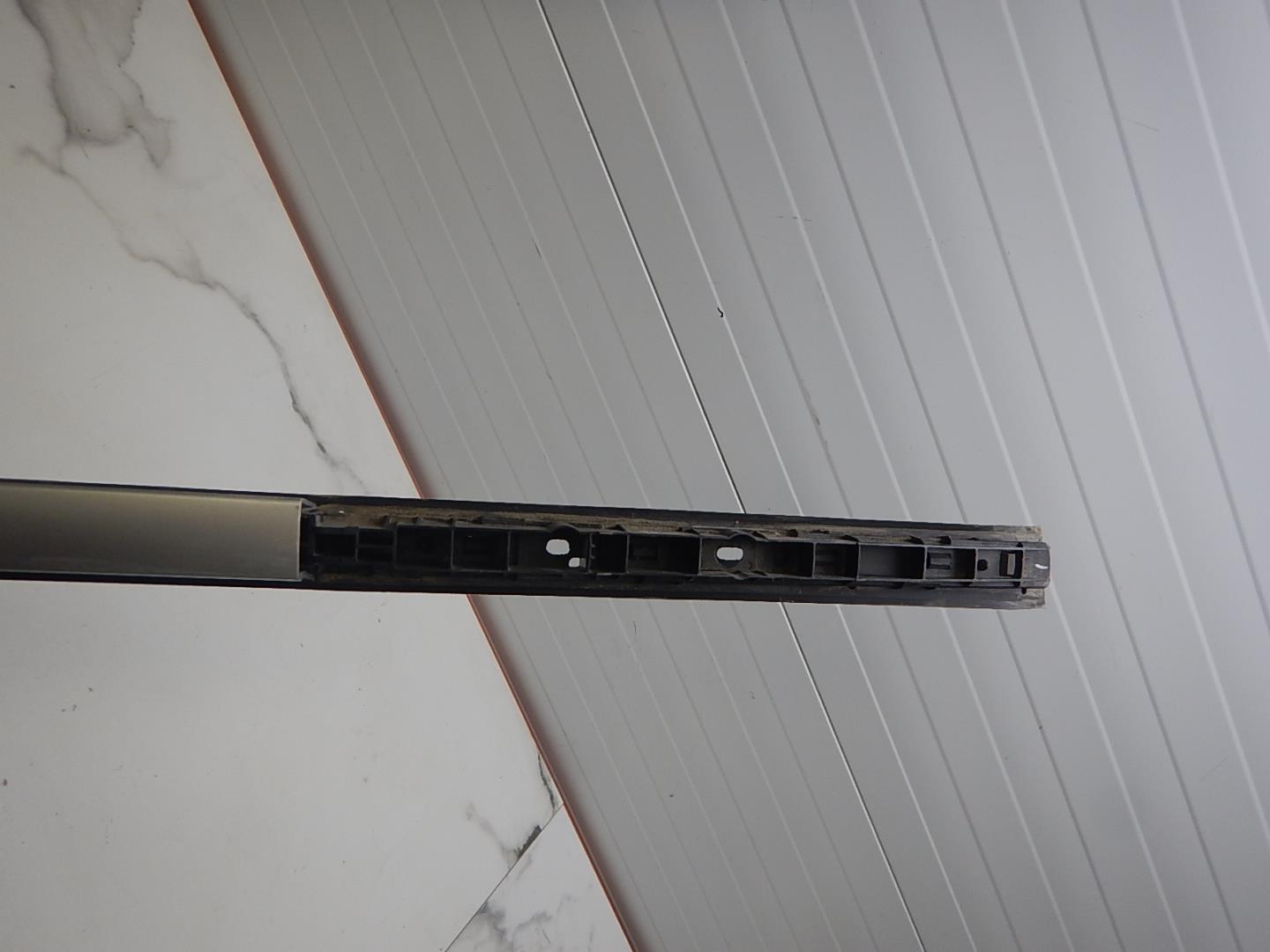 Рейлинг (релинг) левый (планка на крышу)