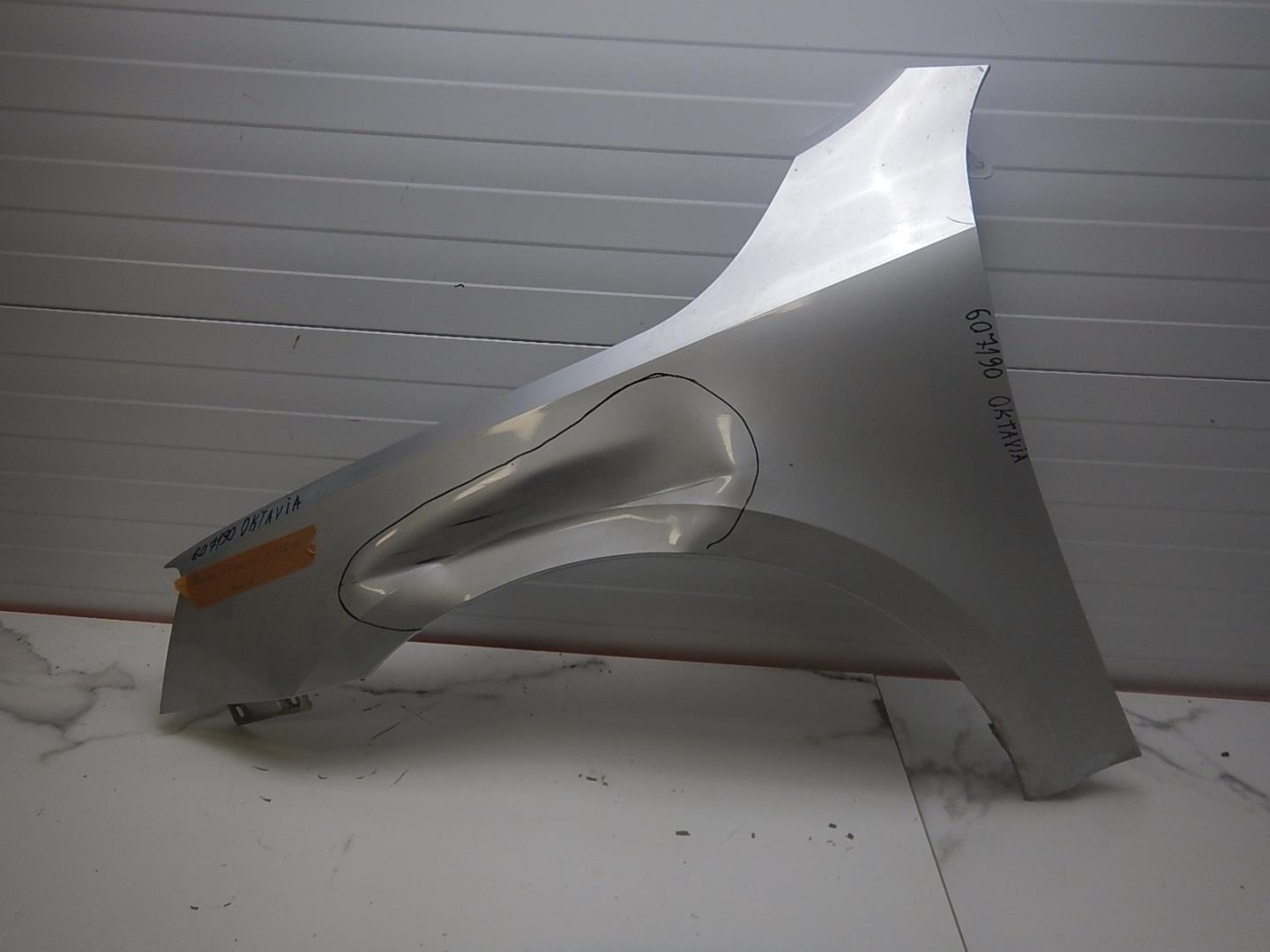 Крыло переднее левое