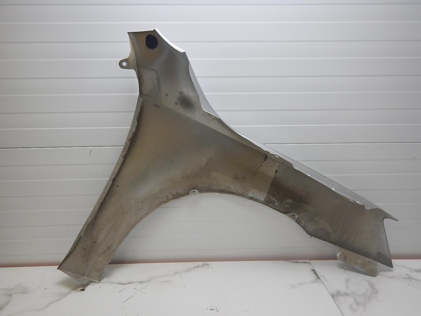 Крыло переднее левое