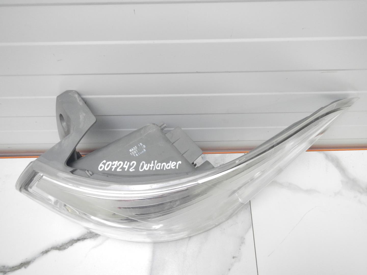 Фонарь задний правый