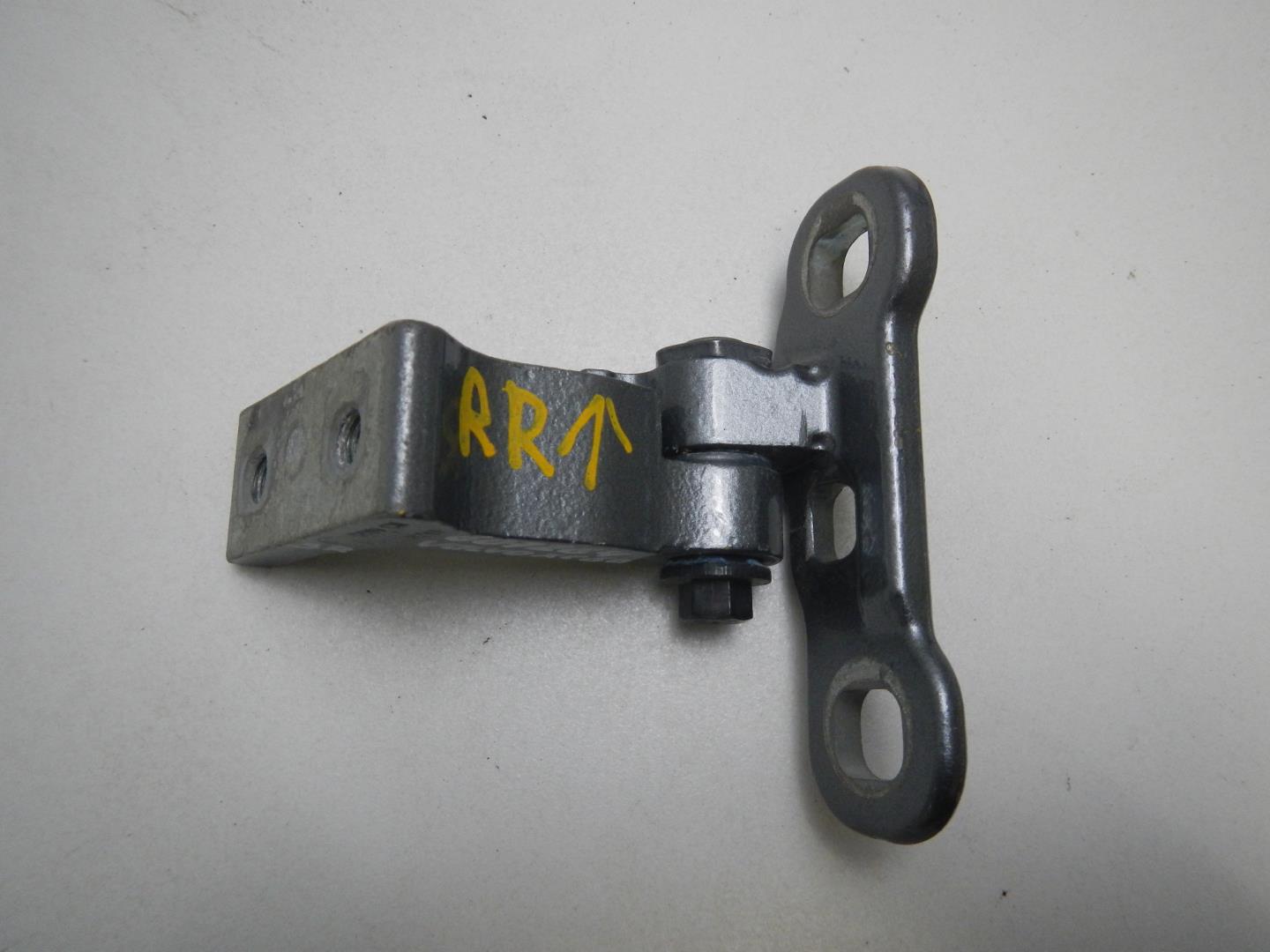 Петля двери задней правой верхняя