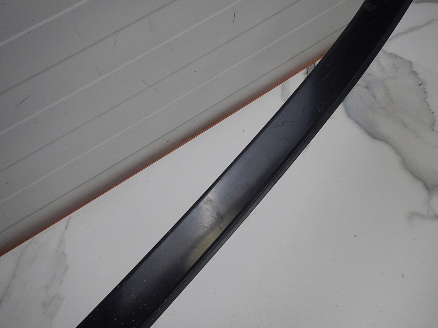 Молдинг лобового стекла