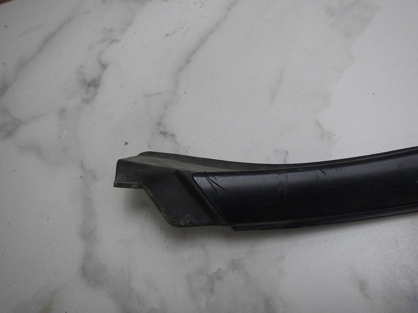 Молдинг лобового стекла