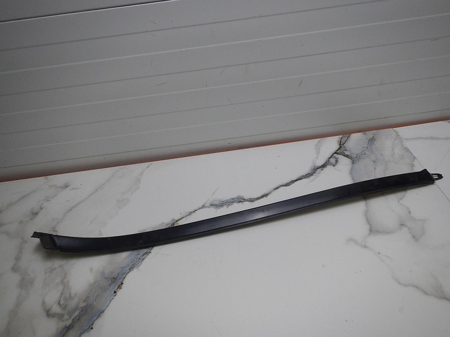 Молдинг лобового стекла