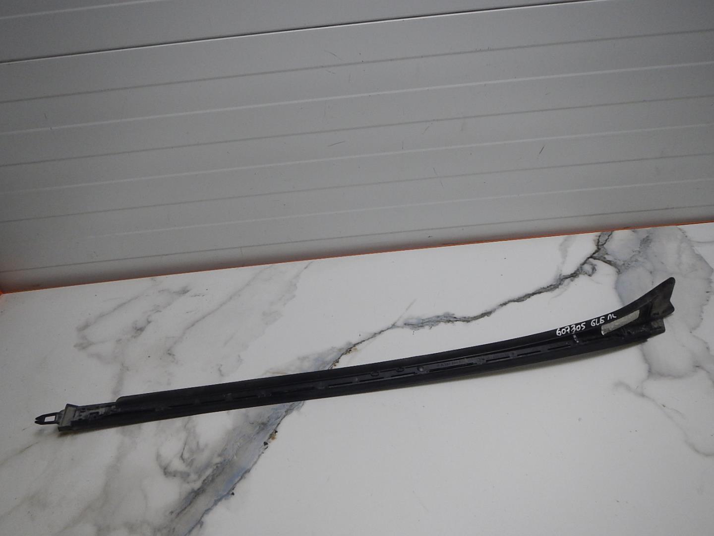 Молдинг лобового стекла