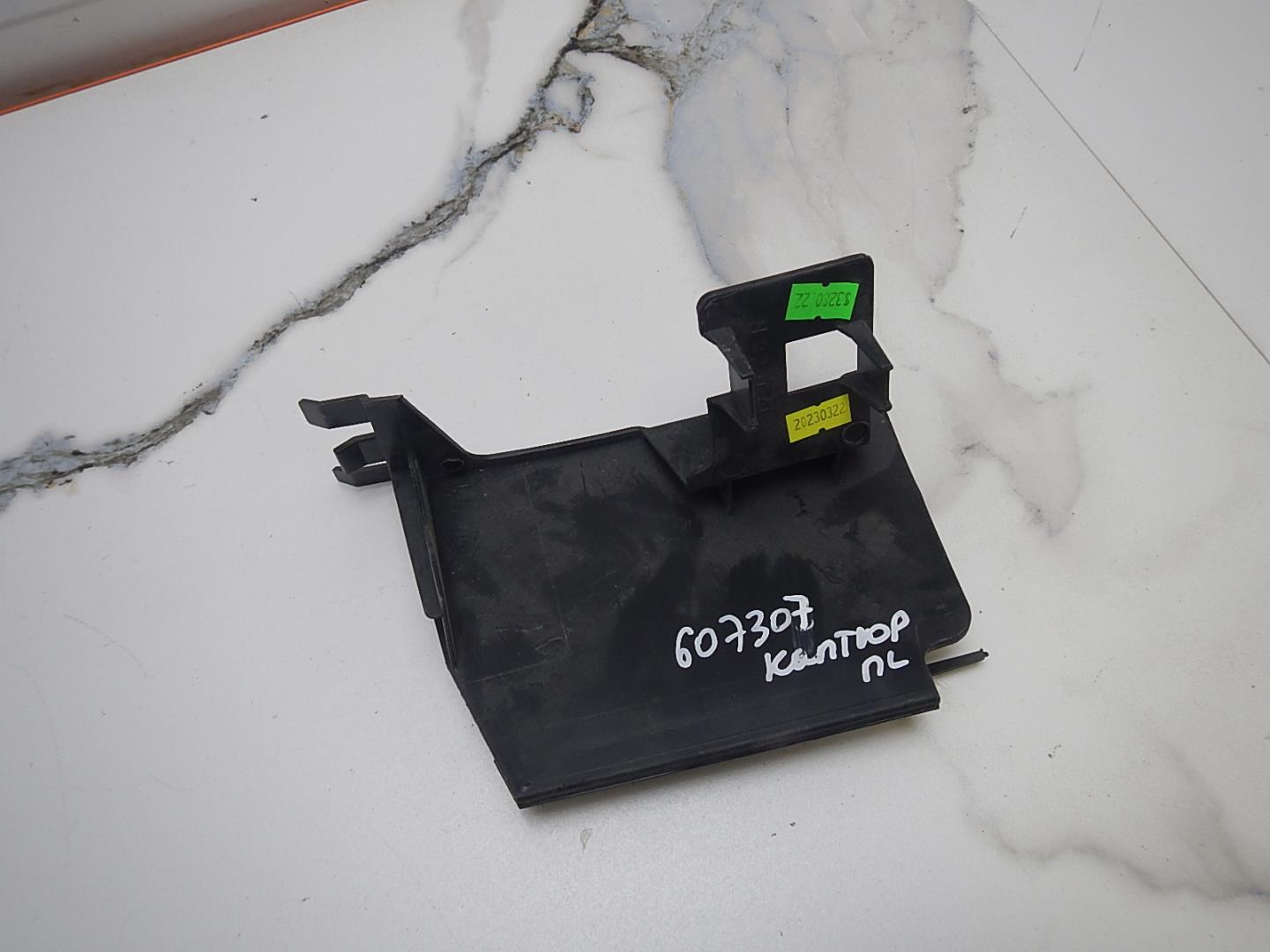 Воздуховод радиатора левый