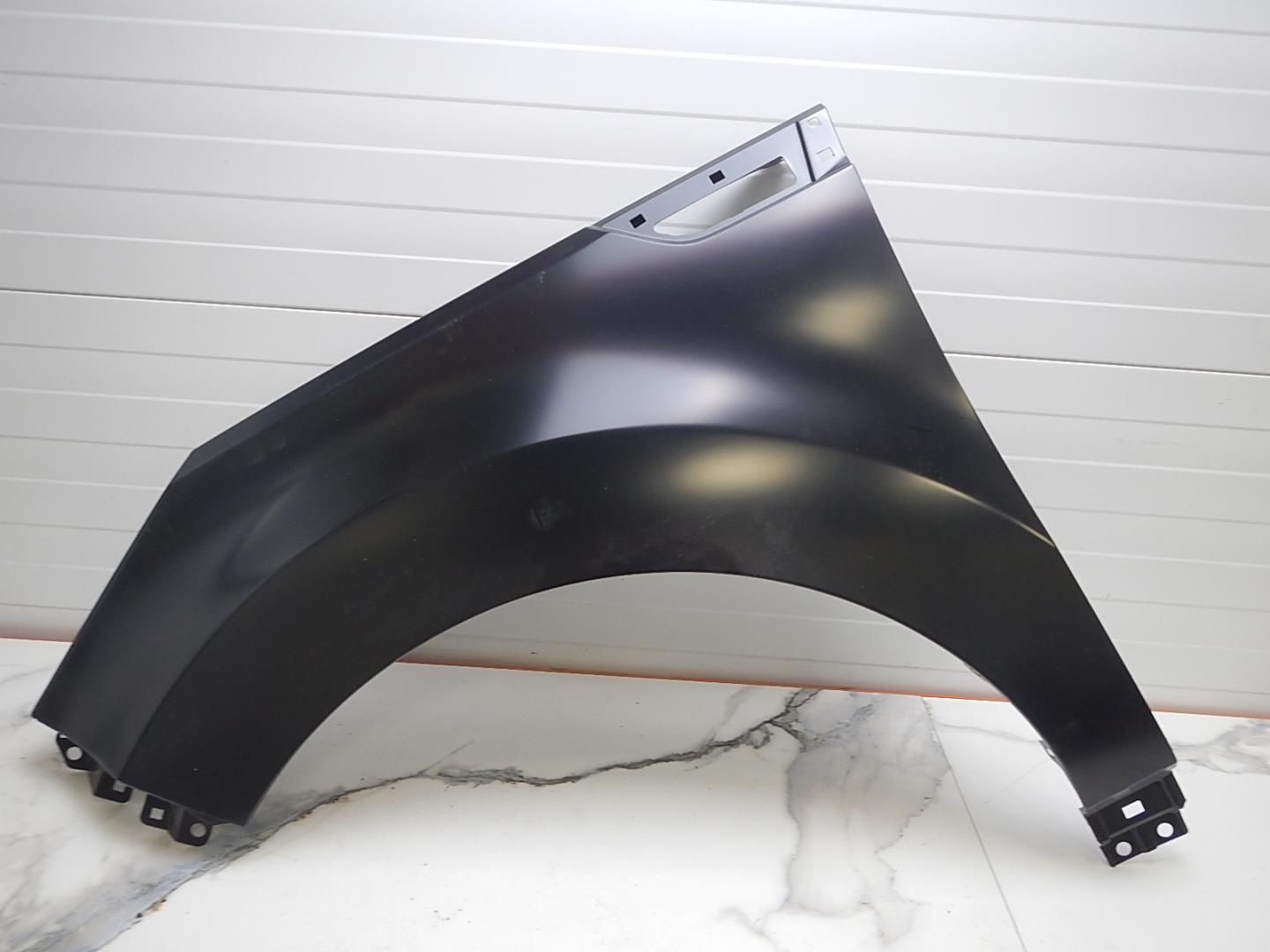 Крыло переднее левое