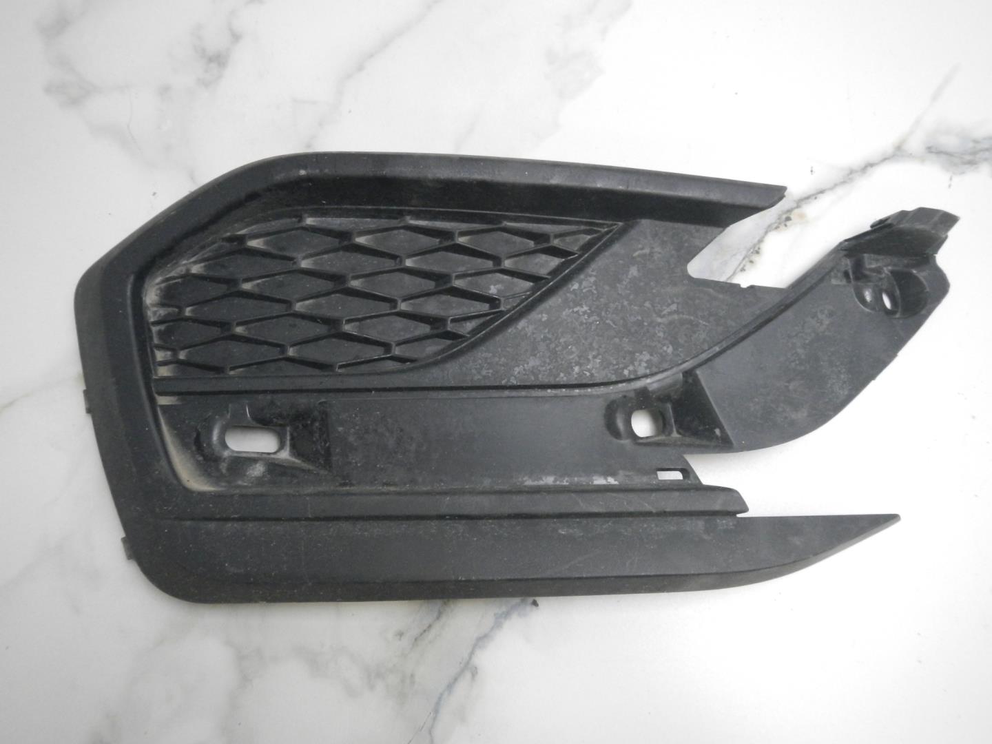 Решетка в бампер правая