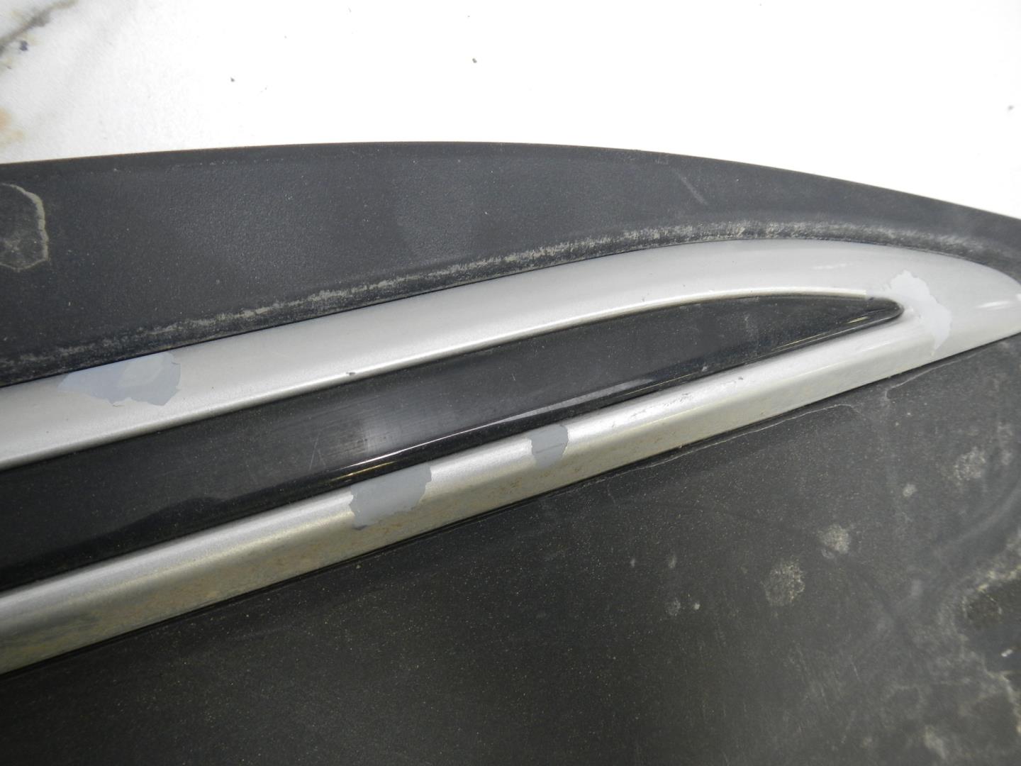 Молдинг задней левой двери