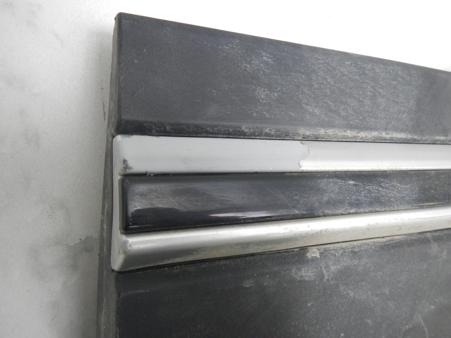 Молдинг задней левой двери