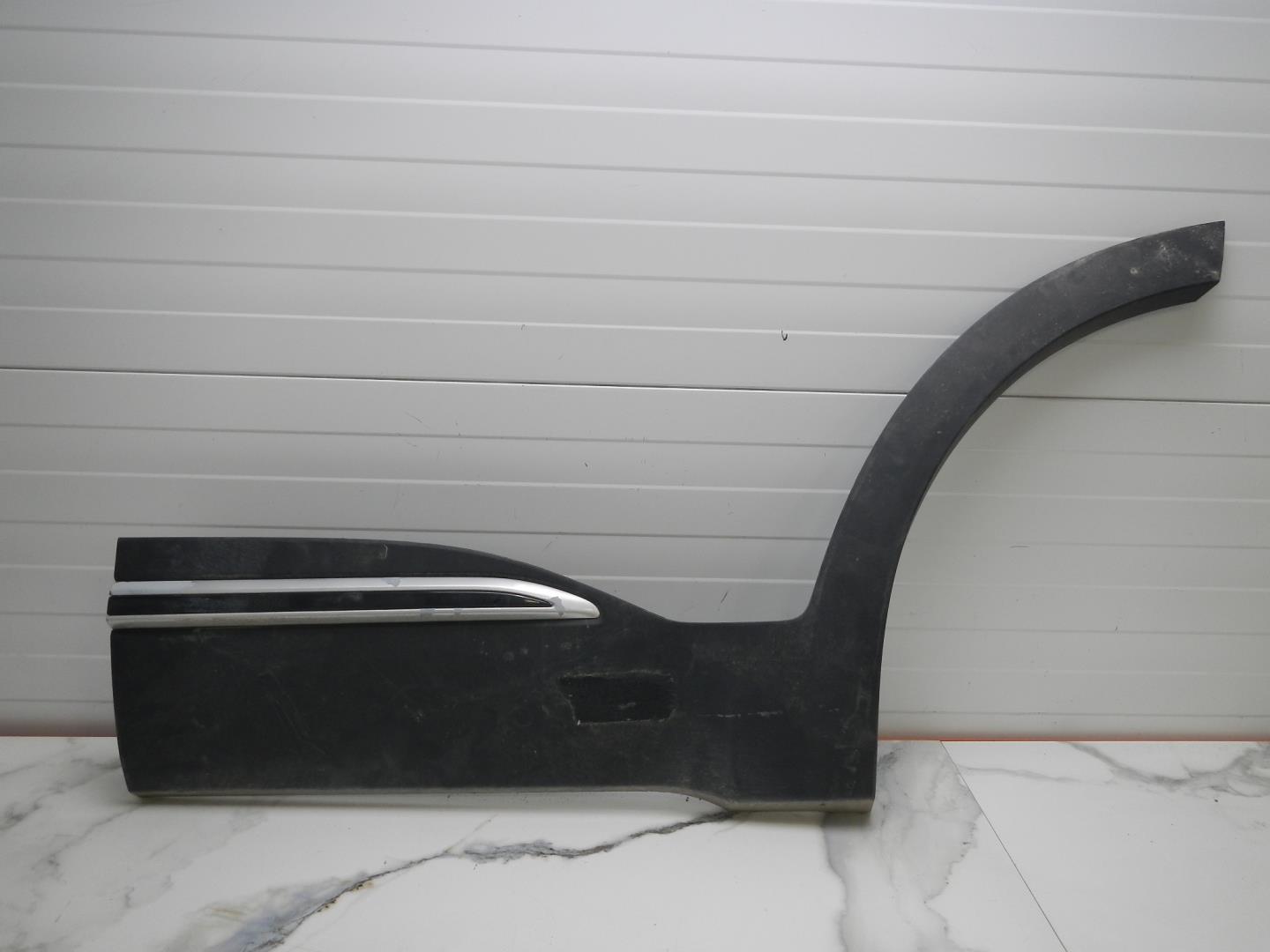 Молдинг задней левой двери