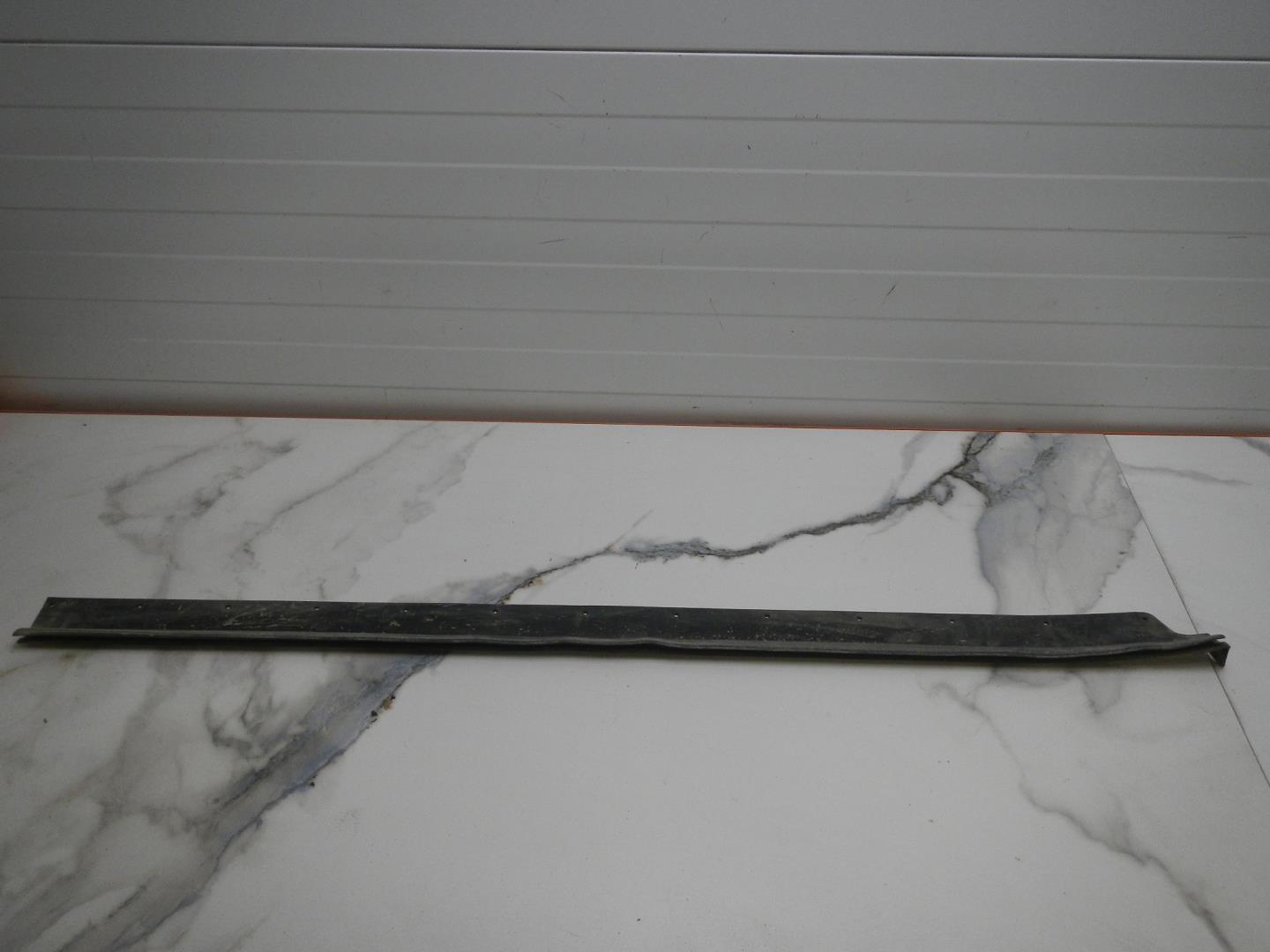 Уплотнитель передней правой двери